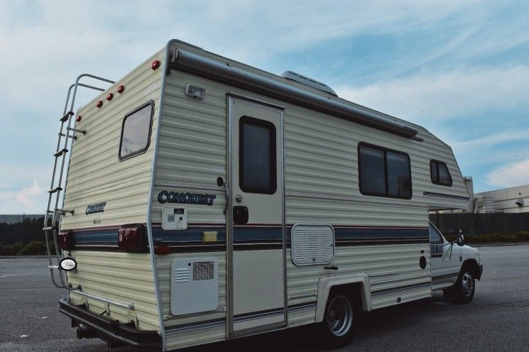 Photo Length 21 Sleep Capacity 6 Clean RV Toyota !!