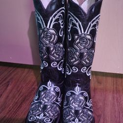 Women Boots Size 6