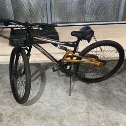 Mongoose 29 inch mountain bike
