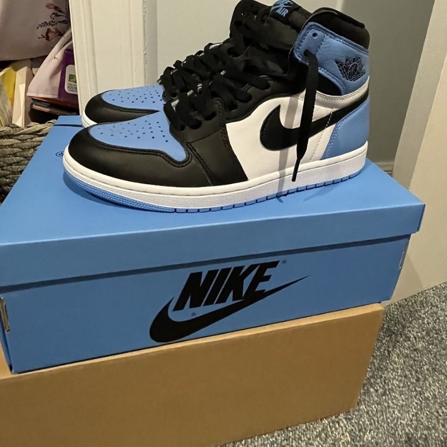 Size 10 / Air Jordan 1 Retro High OG “UNC Toe”