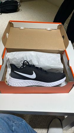 Nike Women’s Revolution 5 Size 8