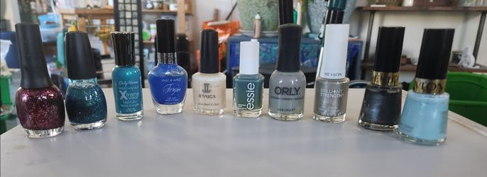 Pittsburg: 10 fingernail polishes for $5