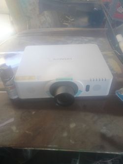 Hitachi  CP-WX8255Alarge venue projector featuring motorized lens shift and interchangeable lens options LIKE NEW GREAT CONDITION HOME OFFICE ENTERTAI