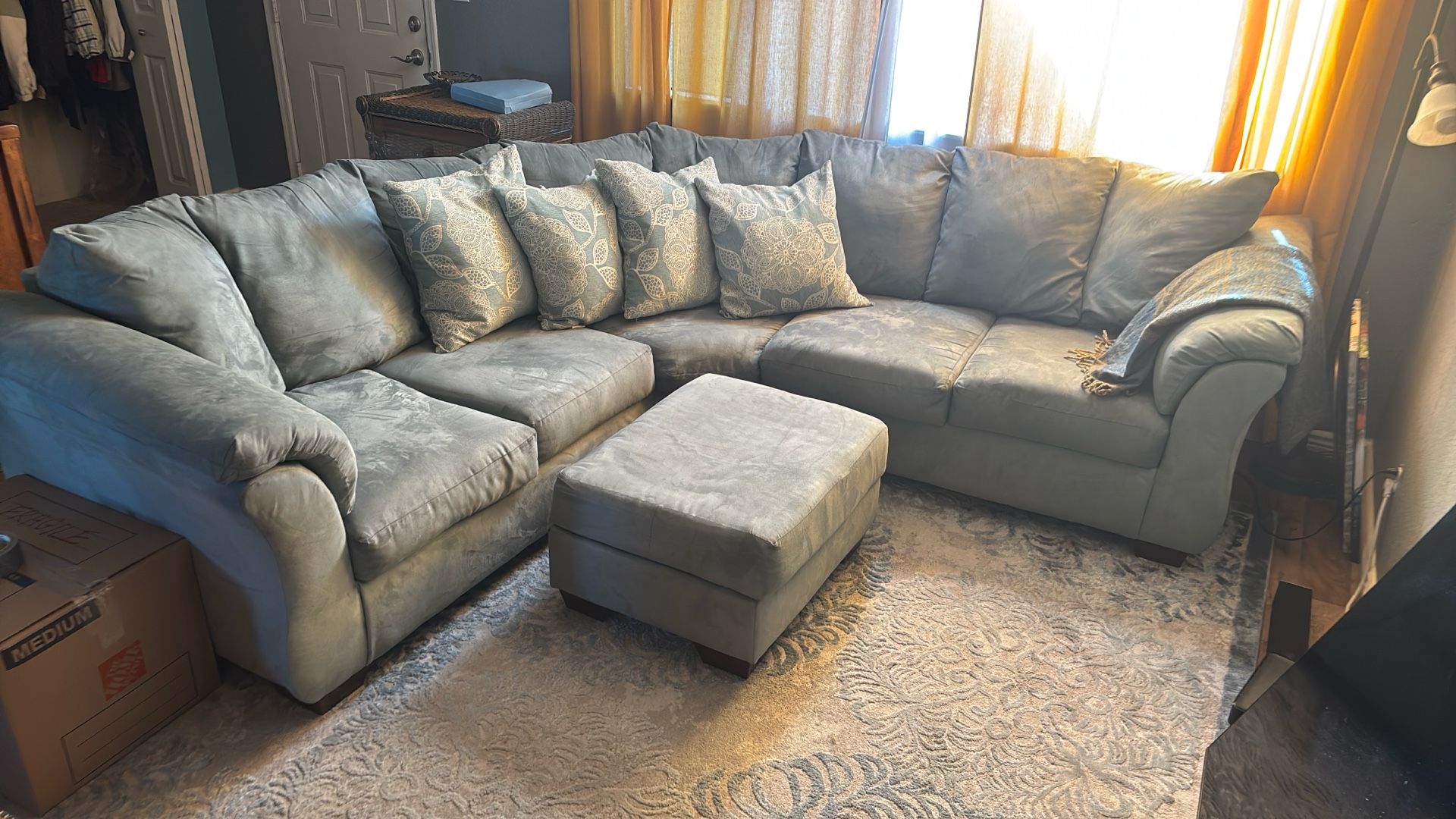 L-Shape Couch With Ottoman