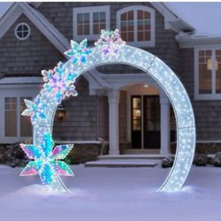 Brand New 8' Pre-Lit Arch with Prismatic Snowflakes Outdoor Holiday Decor ❄️