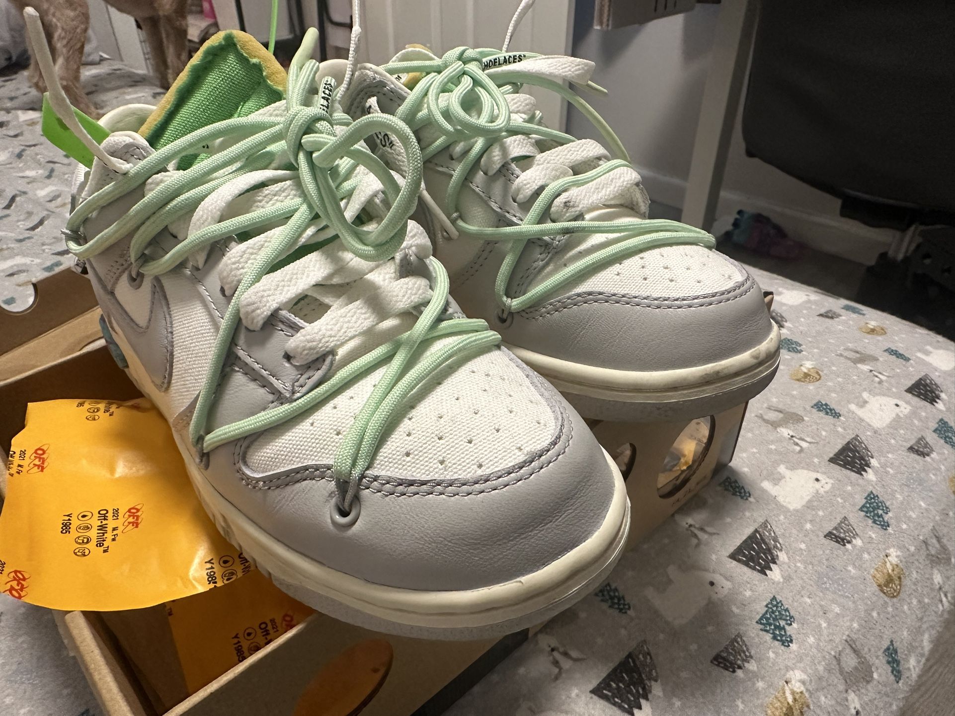 Off While Lot Dunks Size 5 Women’s Size 6.5