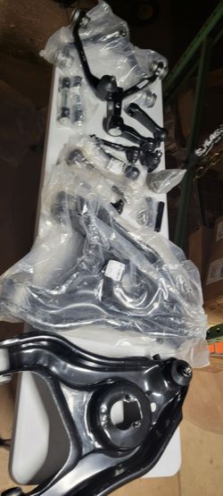 1997----2003 Ford F-150, expedition/Lincoln navigator 16 piece front suspension rebuild kit