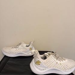 Under Armour Curry Flow 10 Team White Metallic Gold Size 11