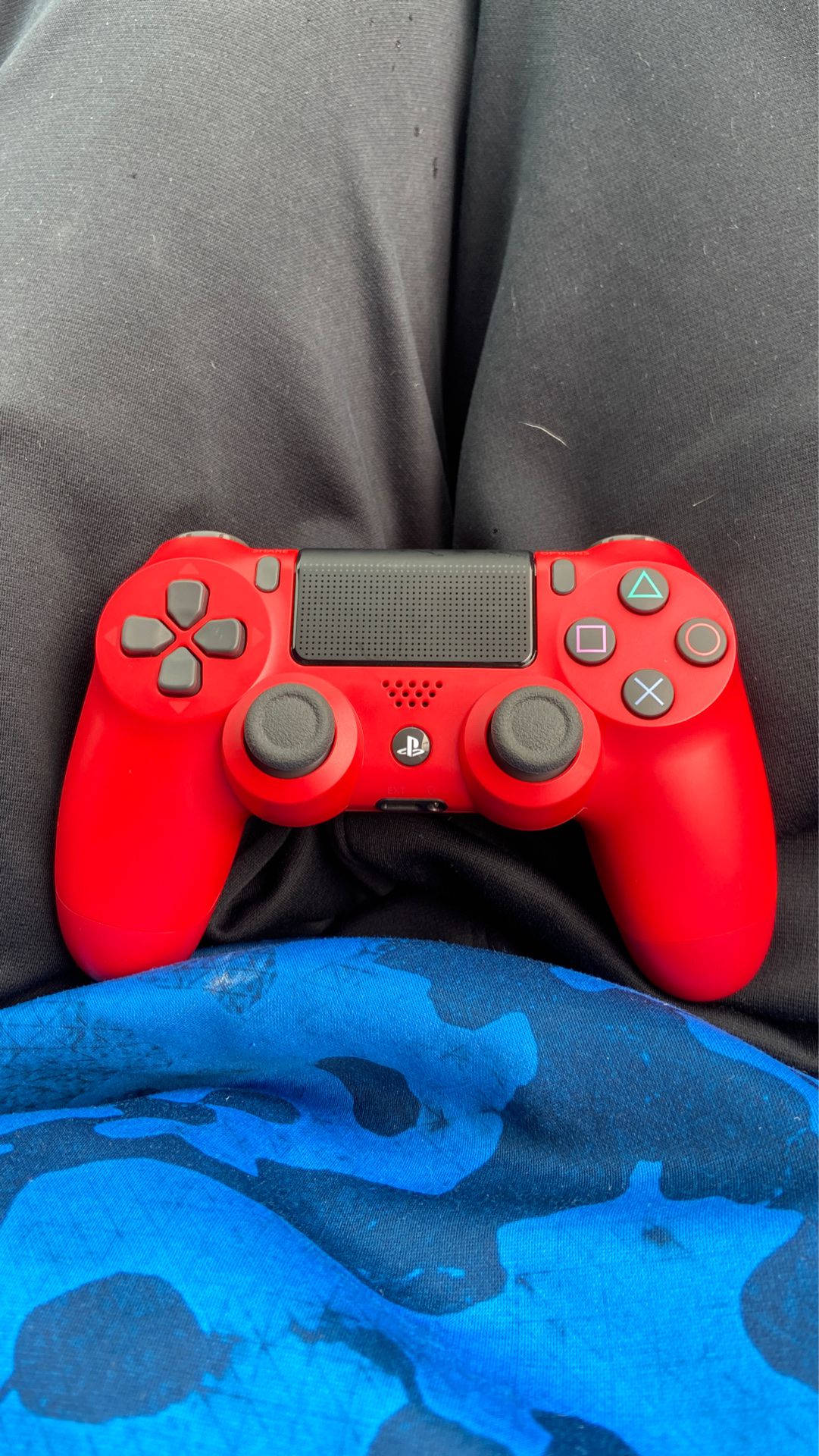 PS4 red remote