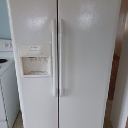Frigidaire Double Door Refrigerator