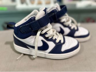 Youth Nikes size 4