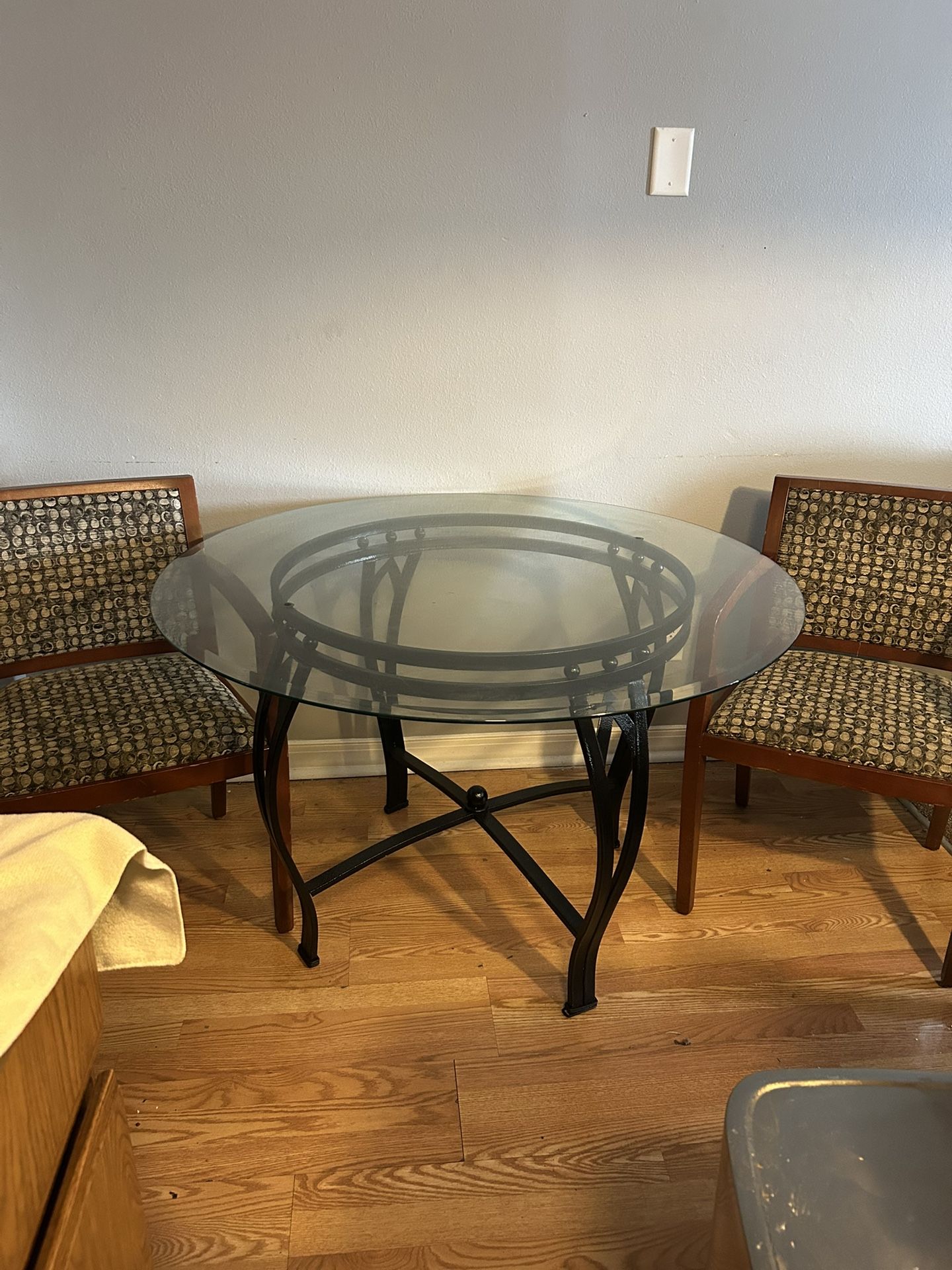 Dining Room Set And A Pull Out Queen Futon.