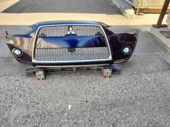2010-2013 Mitsubishi Outlander complete front bumper with all the accessories OEM.