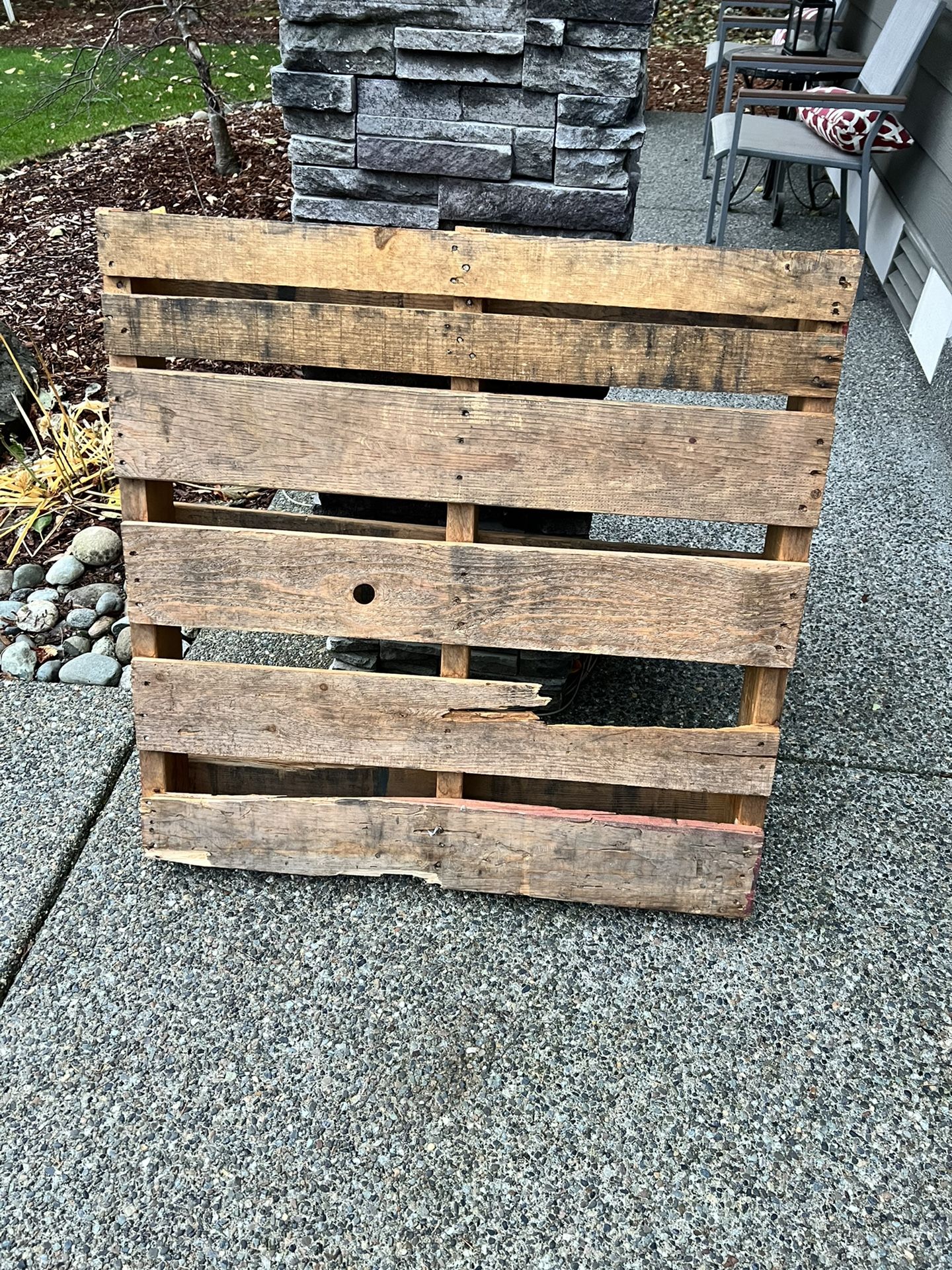 Free Pallet  3’x3’