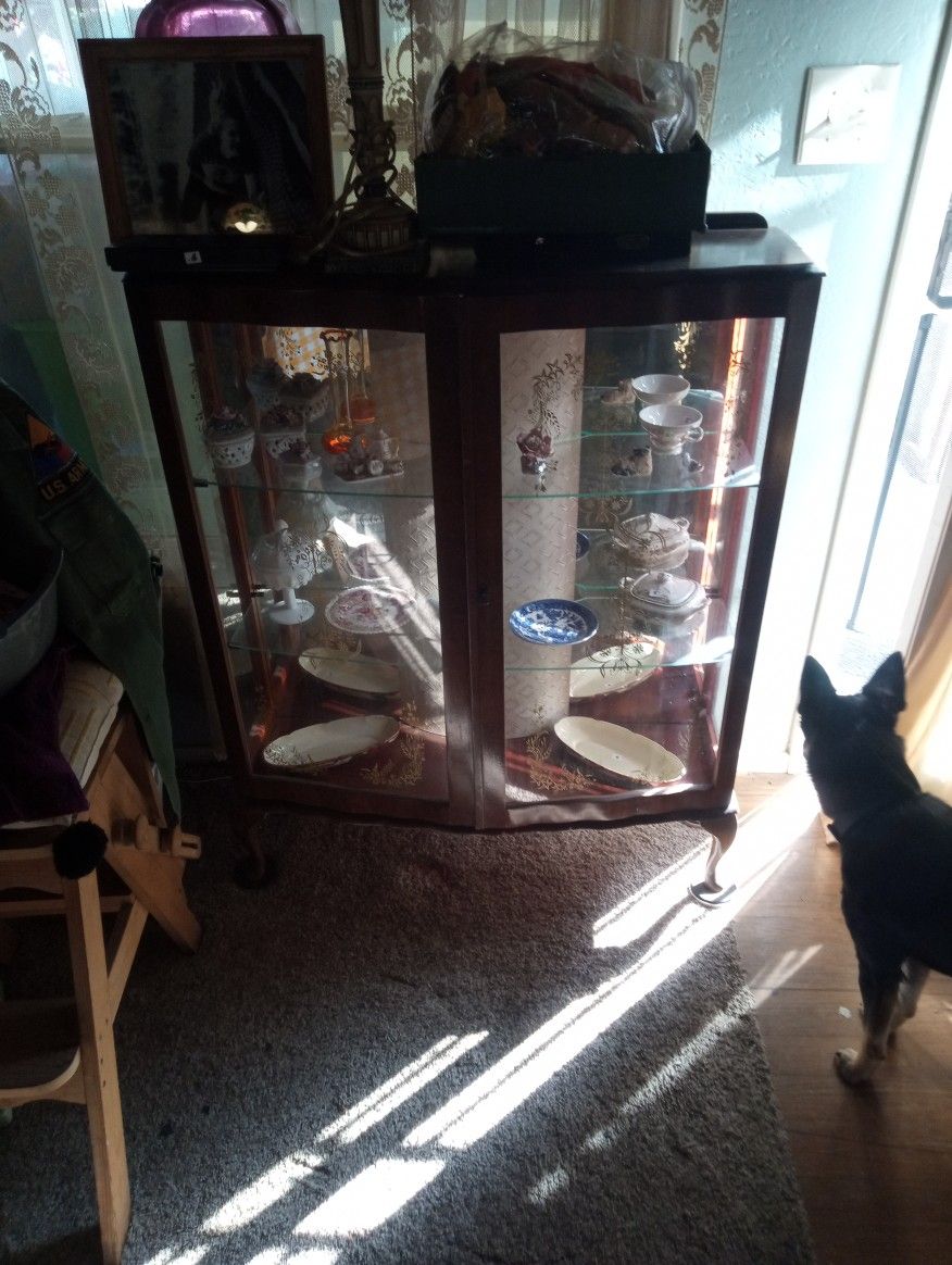 Display Cabinet W Mirrored Back