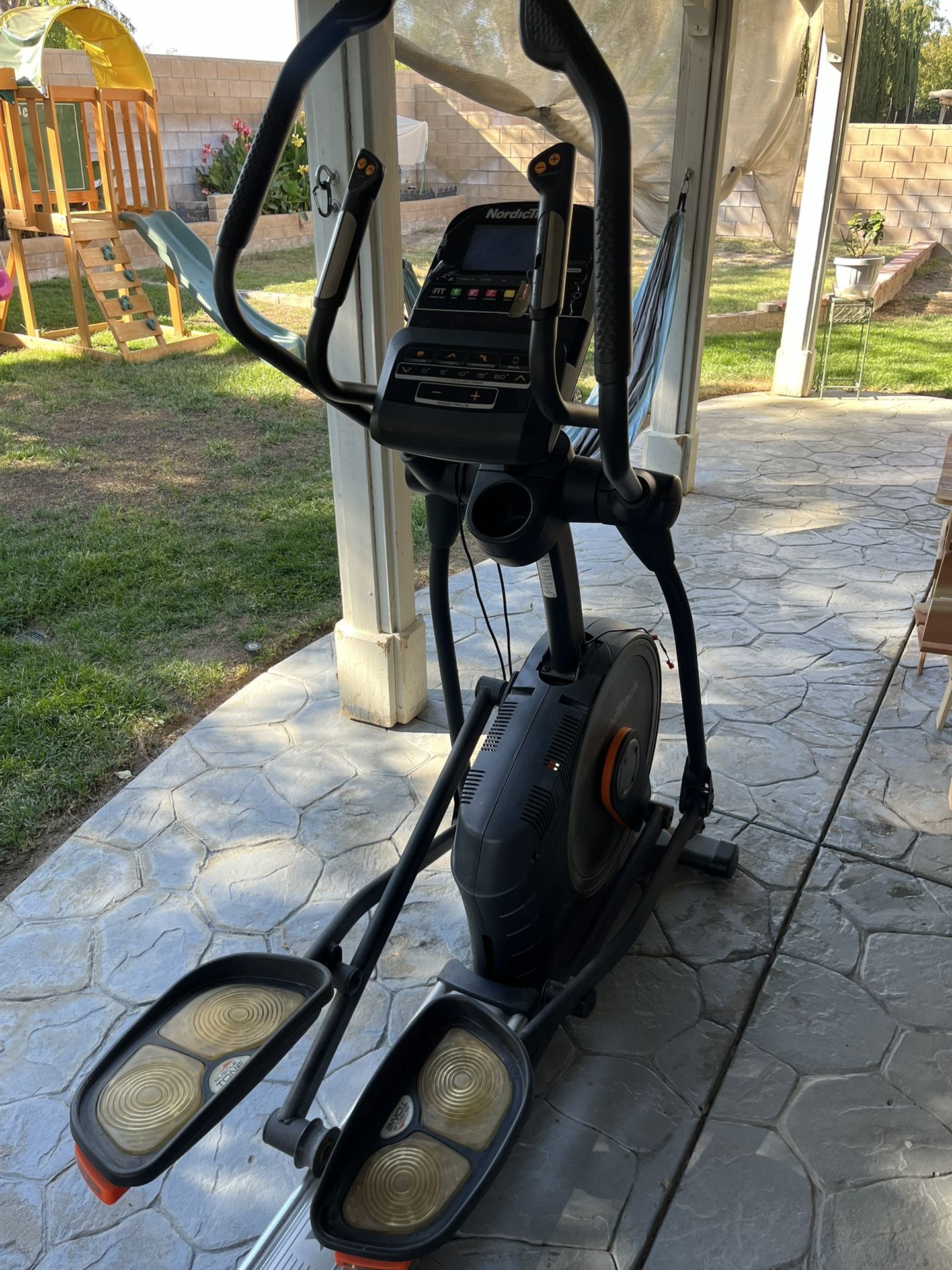 Elliptical machine / Workout Machine/ Exercise