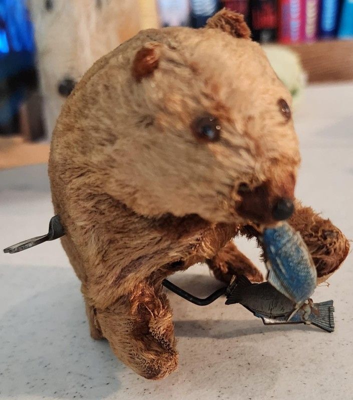 Vintage 1950s Collectible Wind Up Toy Bear With 3 Tin Fish