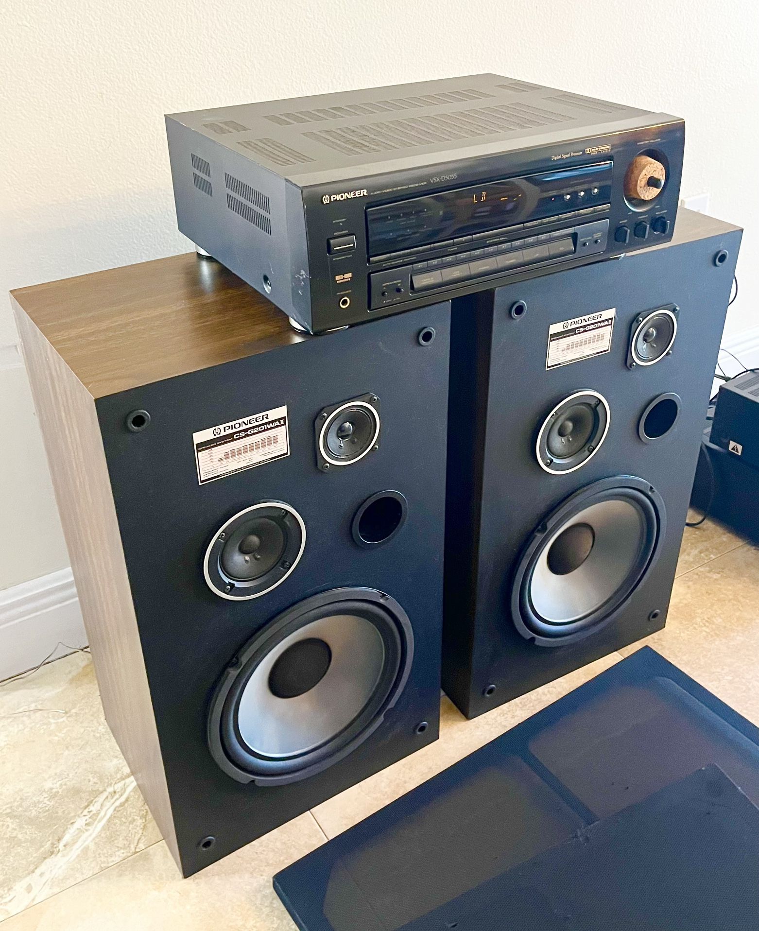 1980’s Pioneer System: (2) Speakers + Receiver/Amp