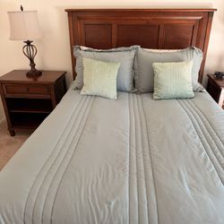 Queen Size Solid Wood Bedroom Set