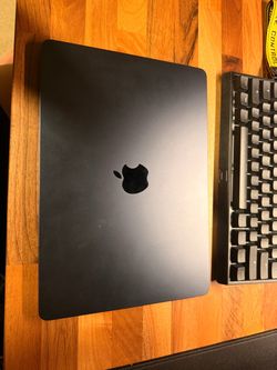 MacBook Air M2 13 inch 2023