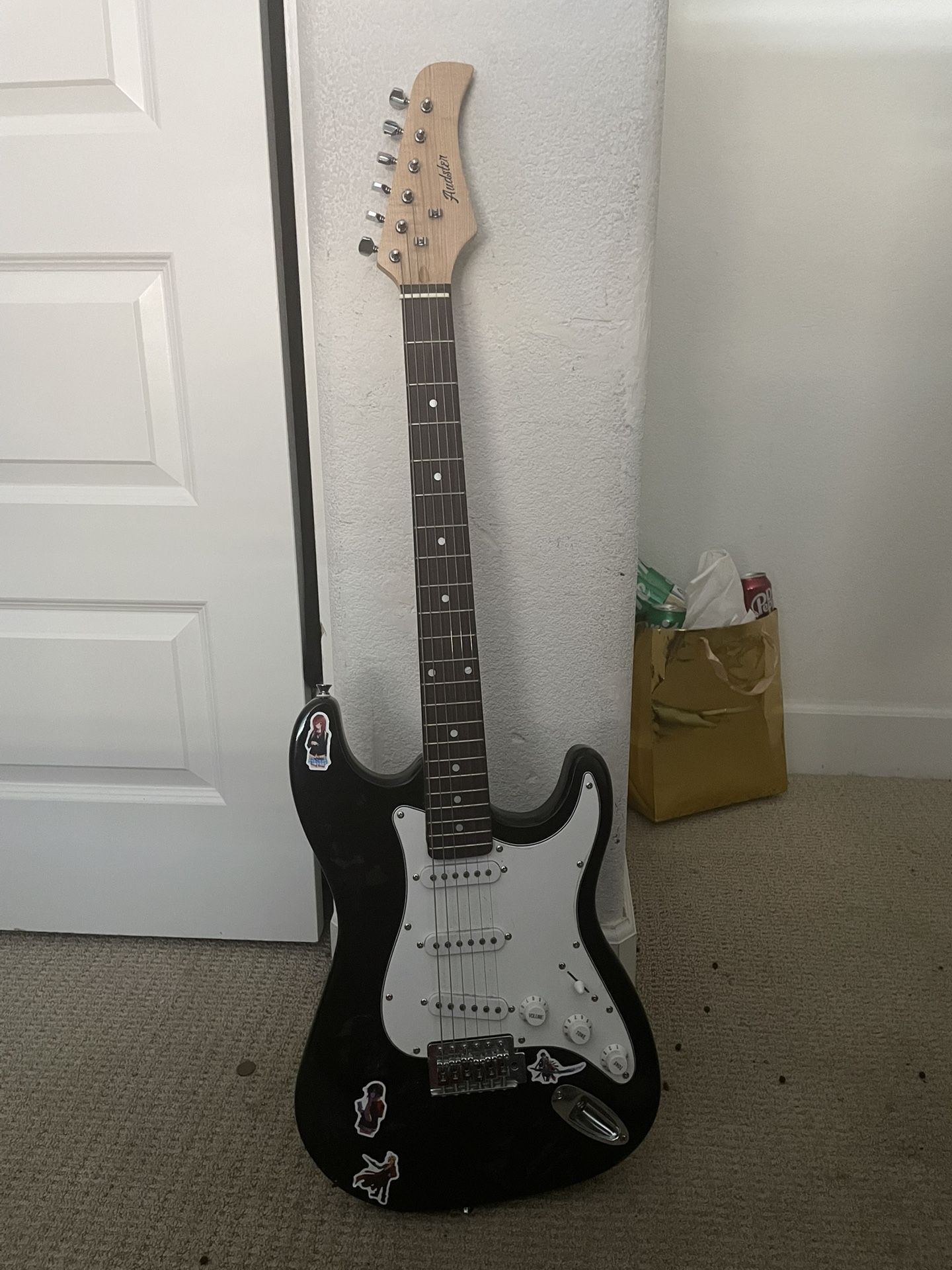 Audster Guitar $80 Or Less. Get It Asap. Looking To Get Rid Of