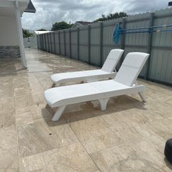 Pool lounges NEW THE BOX 👇