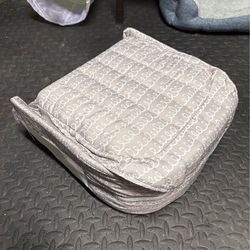 Foldable travel bassinet