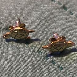 gold-toned turtle stud earrings