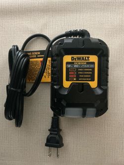 DeWalt. 20V MAX Lithium Ion 2 Amp Battery Charger. DCB1102.