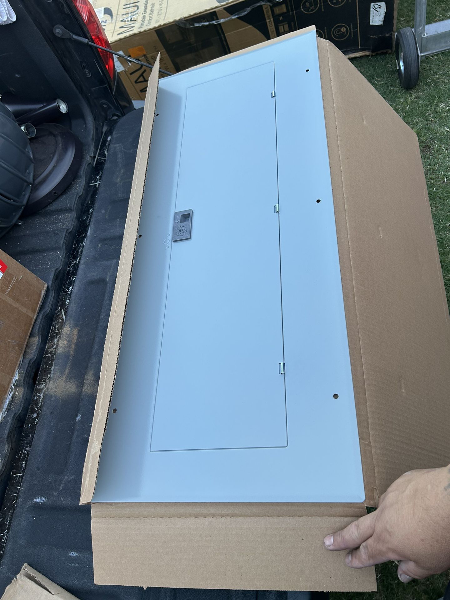 New GE 200 Amp 32-Space 64-Circuit Main Lug Indoor Load Center Contractor Kit