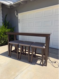 Living Spaces Drax Bar Table + 3 Stools w/ USB Outlets – Excellent Condition