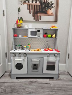 Costway Pretend Play Kitchen Wooden Toy Set for Kids w/ Realistic Light / Sound with Food
