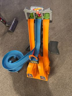 Hot Wheels Fisher-Price Race Track Playset + 2 Cars