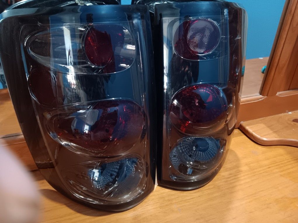 Tail Light For Ford F150 04 To 08 Have The Head Light Too