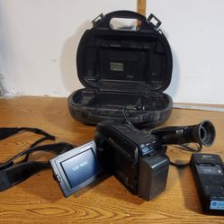 Quasar VML458 Palmcorder Camcorder 23x High Def Digital Zoom  VHS-C Warch Video