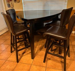 Pub Kitchen Table and Stools