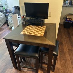 Game Table With 4 Stools 