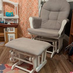 Nursing Rocking Chair 