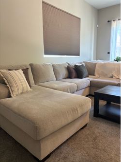 Sectional couch | Ashley Furniture | moving discount!