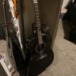 Yamaha Guitar w/Stand 