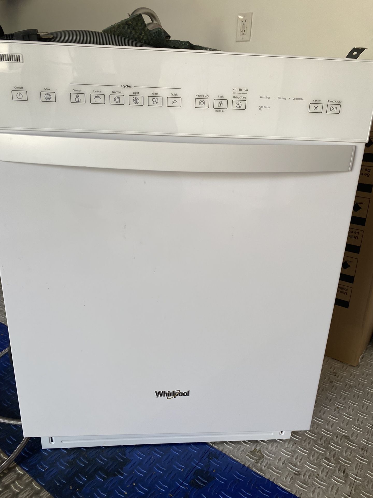 New Whirlpool Dishwasher WDF550AHW