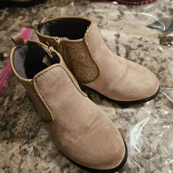Toddler Boots. Size 8. Like New. Sides Zip
