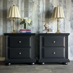 🌺 Newly Refinished Two Solid Wood Nightstands/ Detail Below In The Description/ I Can Deliver 