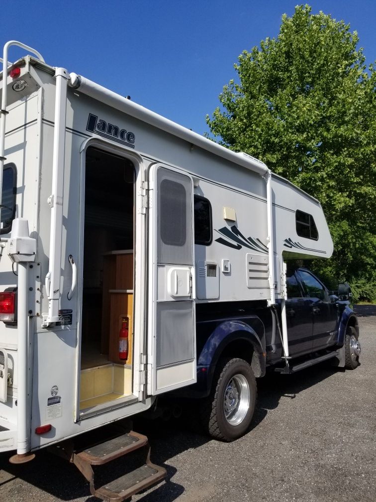 2004 Lance 1161 Truck Camper