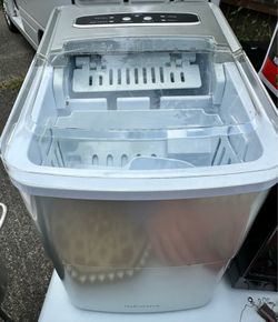 Insignia Portable Countertop Ice Maker