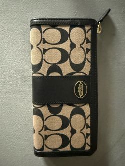 Large Authentic coach wallet excellent condition brand new