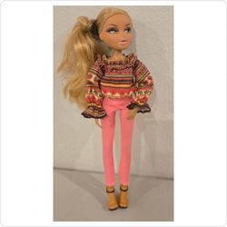 Vintage 2001 MGA Bratz Cloe Doll in Boho Chic Outfit & Platform Shoes (~10")
