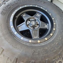 (5) 35" Wheels and Tires