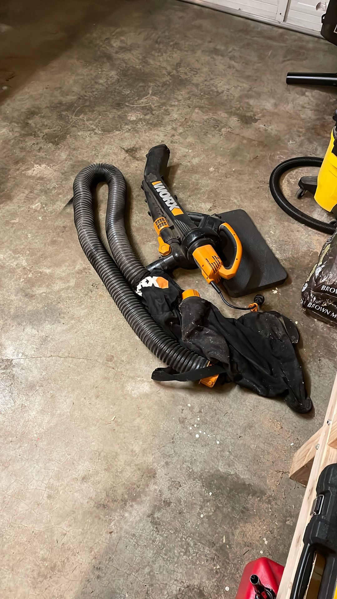 Worx Electric Blower And Vacuum