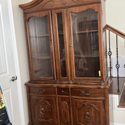 China Cabinet w/light 